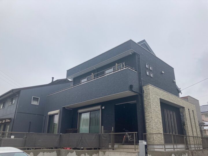 名古屋市で屋根外壁塗装・コーキング工事！　タイル面とのバランスが完璧(^^)/