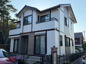豊明市で外壁塗装・コーキング工事！　ワンカラーからツートンへ！
