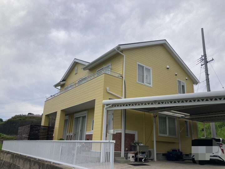 西尾市で外壁屋根塗装・コーキング工事！　サーモンピンクから明るめイエローに！