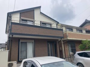 半田市で外壁屋根塗装・コーキング工事！　既設の雰囲気そのままに、少しアクセントをつけました！