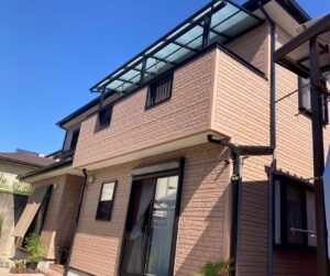 岡崎市で外壁塗装・コーキング工事！　赤褐色とグレーのダブルトーン！