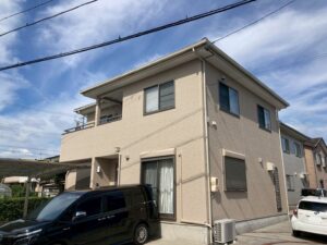 豊川市で外壁屋根塗装・コーキング工事！　ナチュラルモダンなベージュ外壁☆