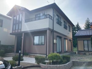 新城市で外壁屋根塗装・コーキング工事！　自然に近い色で、柔らかく温かな雰囲気に！