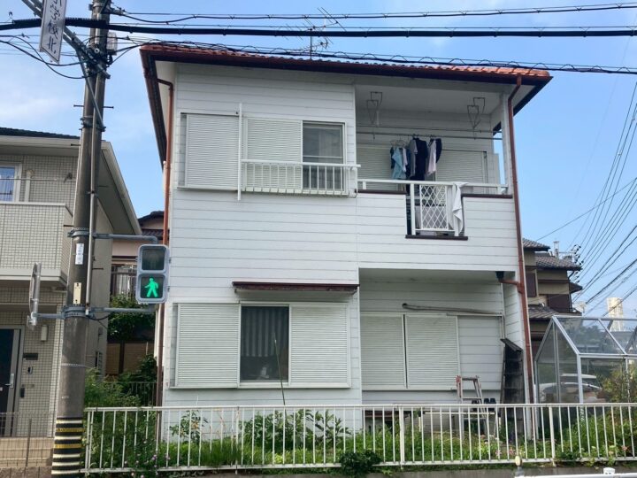 【スーパーセランフレックス】岡崎市|ホワイトの外壁と鮮やかなレッドの屋根で明るい印象に施工前|刈谷市・豊明市の外壁塗装 愛知建装